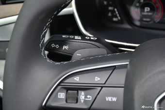 2025款奥迪Q3 45周年典藏版 45TFSI quattro 时尚动感型