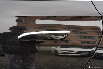 2025款奔驰E级改款 E 300 L 豪华型