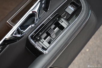 2018款捷豹XJL 3.0L自动SC两驱典雅商务版 