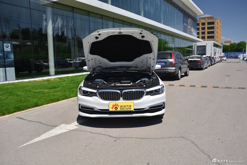 2019款宝马5系改款2.0T自动530Li领先型豪华套装