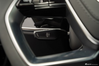 2025款奥迪A8L 45 TFSI quattro 豪华型