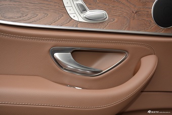 2019款奔驰E级改款2.0T自动运动豪华型300L