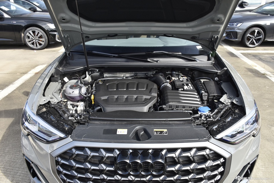 2025款奥迪Q3 45周年典藏版 45TFSI quattro 时尚动感型