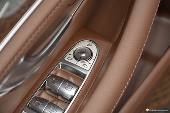 2019款奔驰E级改款2.0T自动运动豪华型300L