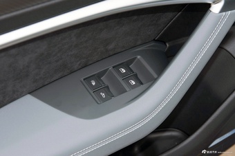 2024款奥迪A7L 45 TFSI quattro RS 套件竞速版