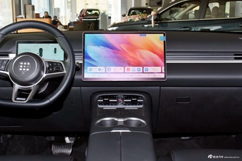 2025款蓝电E5 PLUS 165km 长续航先享版 7座