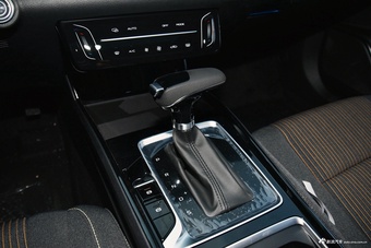 2025款奔腾B70 龙耀版 1.5T 质享型