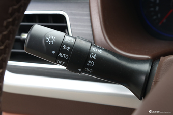 2018款北汽幻速S7 1.5T 自动尊享型