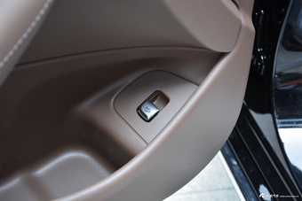 2022款奔驰E级 改款 E 300 L 豪华型