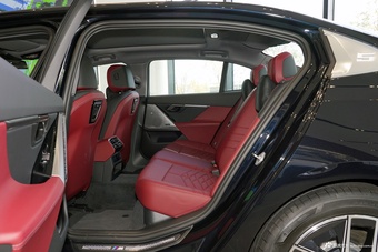 2026款宝马i5 eDrive 40L M运动套装