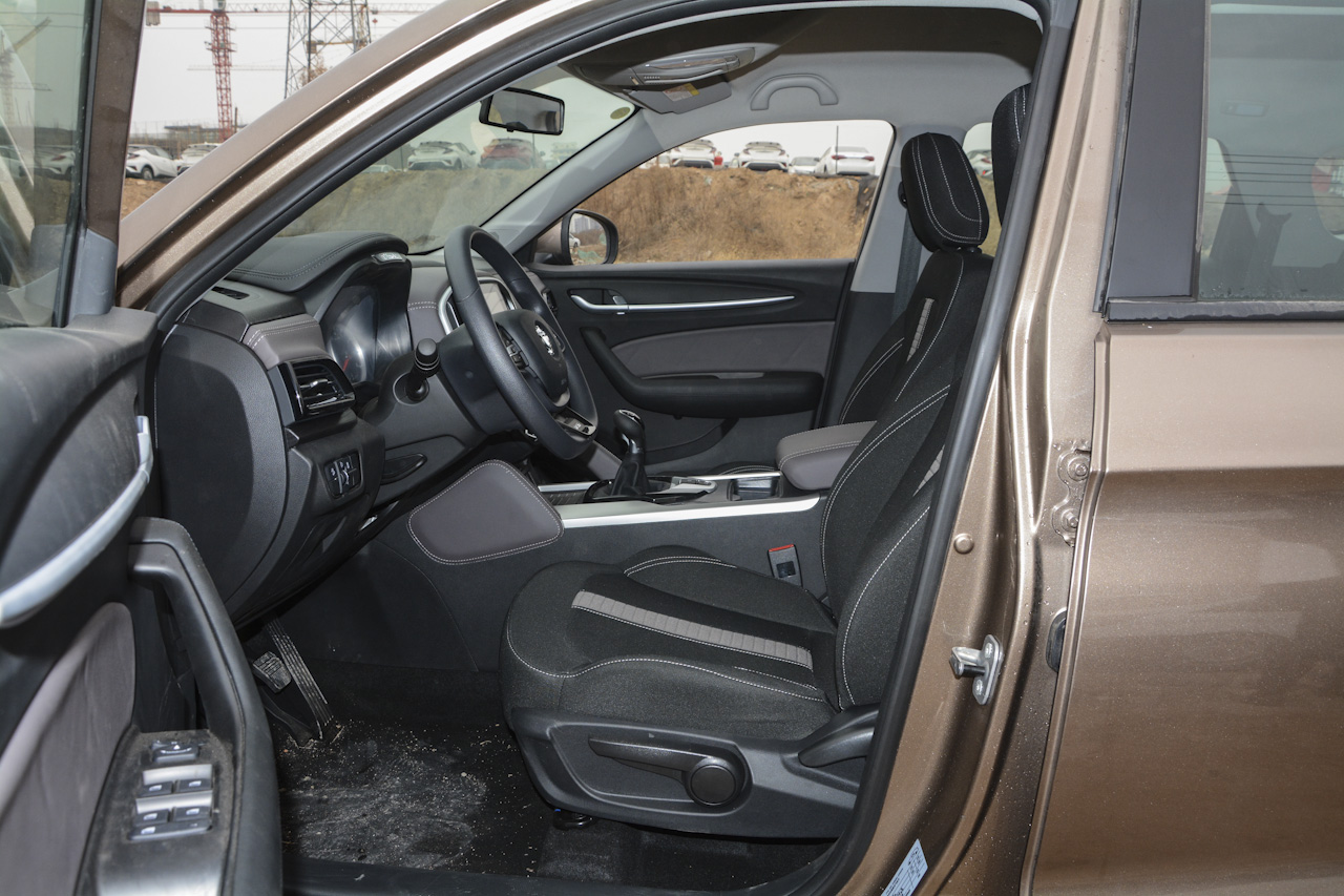 2018款中华V6 1.5T手动精英型