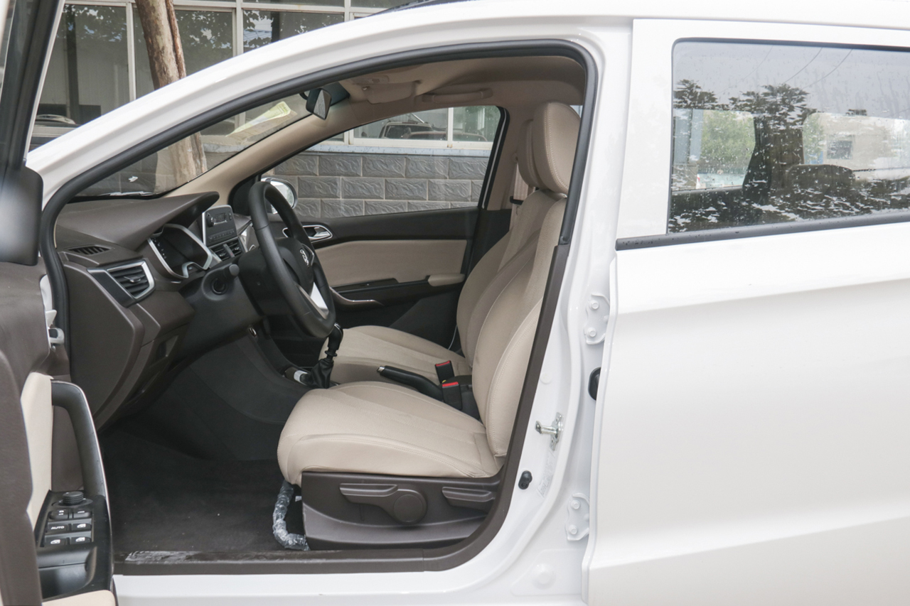 2019款宝骏310W 1.5L手动舒适型国VI