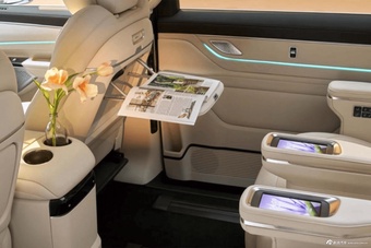 2026款银河V900 标准版8座 官图