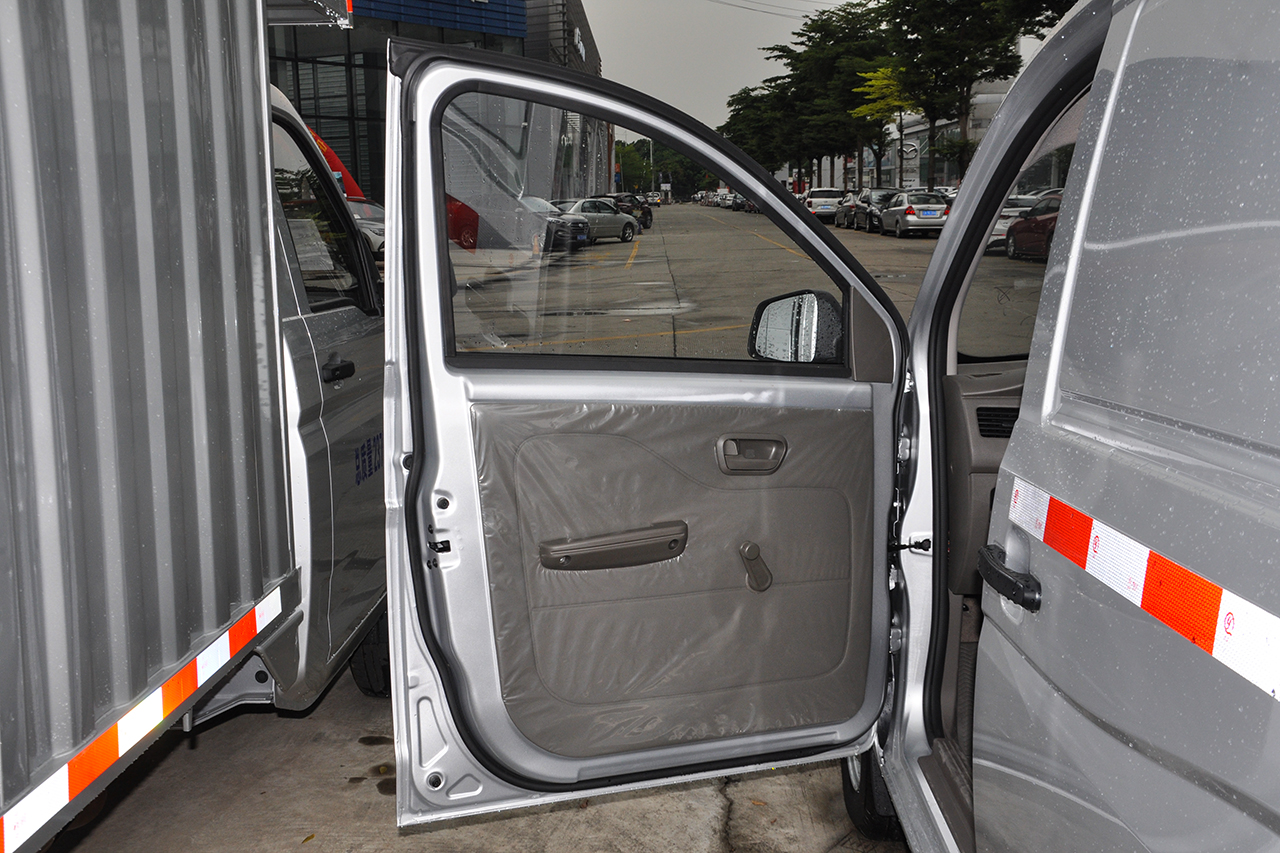 2019款五菱荣光V 1.5L手动封窗车实用型国VI LAR