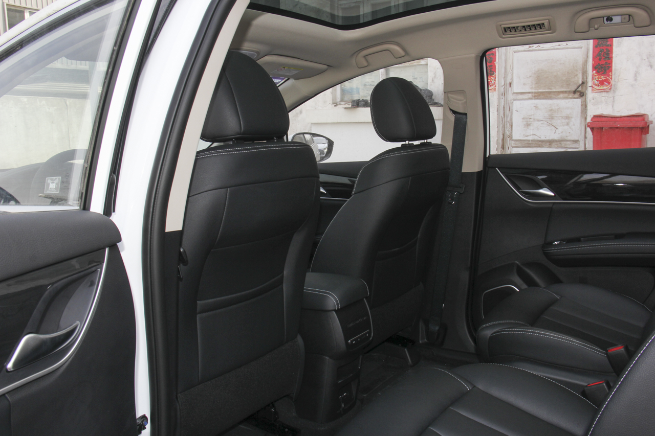 2019款比亚迪宋MAX 1.5T自动智联睿进型6座国V 