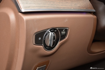 2019款奔驰E级改款2.0T自动运动豪华型300L