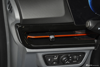 2019款宝骏RC-6 1.5T 自动24小时在线尊贵型