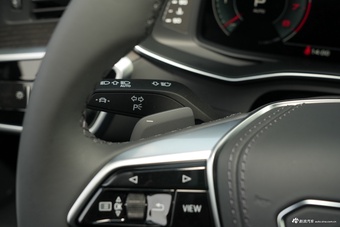 2026款奥迪A6L 45 TFSI quattro 臻选动感型+尊享包