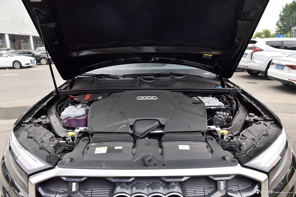 2025款奥迪Q7 55 TFSI quattro S line运动型