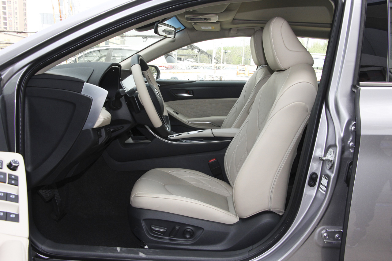 2019款亚洲龙 2.5L自动Touring尊贵版国VI