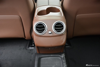 2019款奔驰E级改款2.0T自动运动时尚型300L