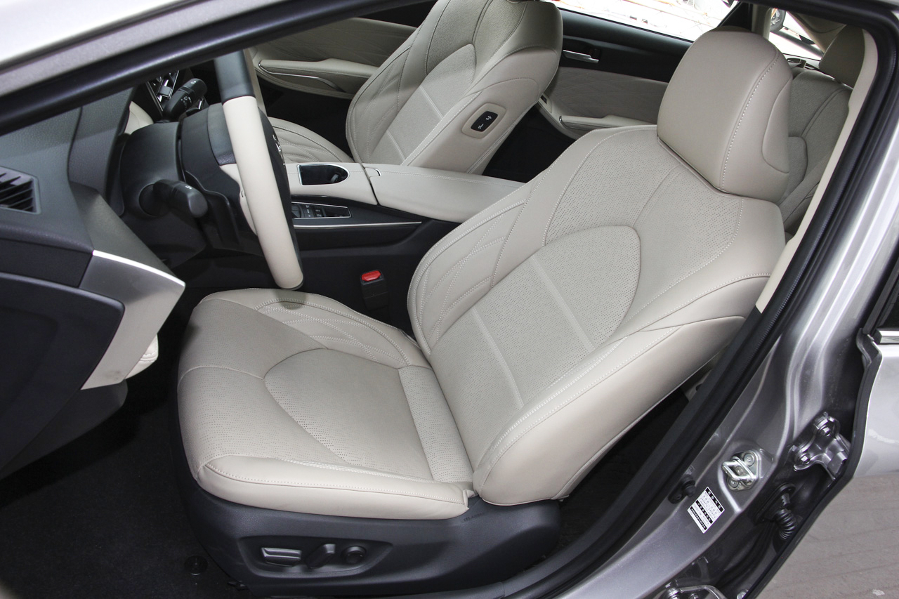 2019款亚洲龙 2.5L自动Touring尊贵版国VI