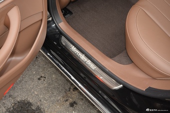 2019款奔驰E级改款2.0T自动运动豪华型300L