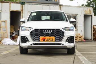 2025款奥迪Q5L 45周年典藏版 40 TFSI 时尚动感型