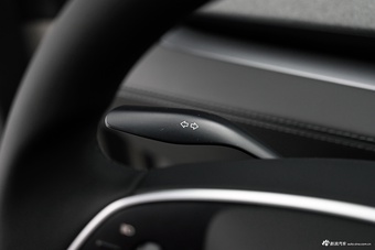 2025款Model Y L 长续航全轮驱动版