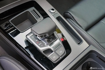 2024款奥迪Q5L 45 TFSI 豪华动感型