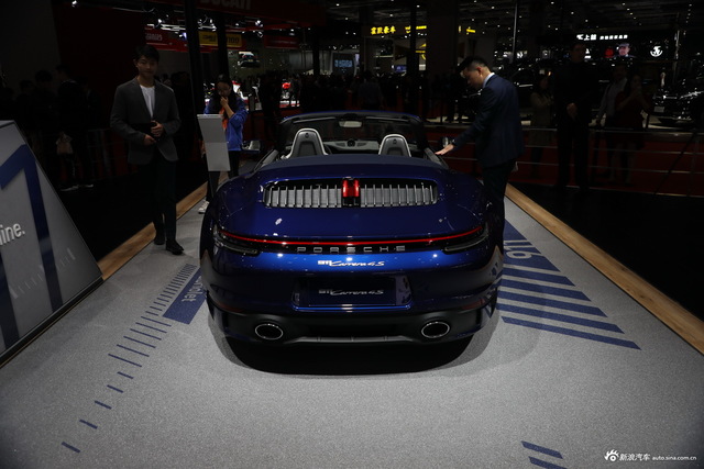 911