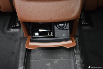 2019款奔驰E级改款2.0T自动运动时尚型300L