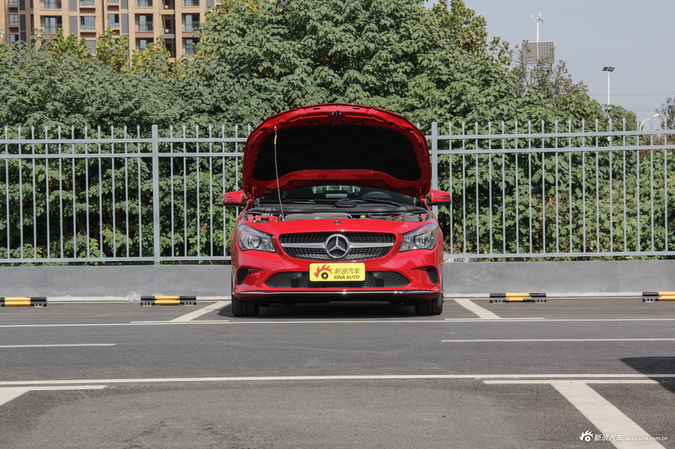 2018款奔驰CLA级1.6T自动200动感型