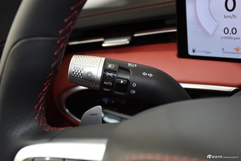 2025款捷尼赛思GV70 2.5T 四驱旗舰运动套件版