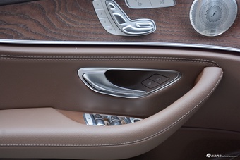 2022款奔驰E级 改款 E 300 L 豪华型