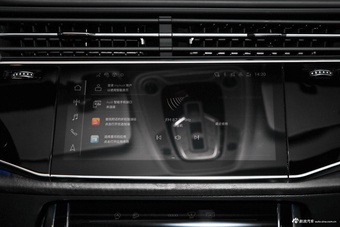 2024款奥迪Q8 55 TFSI 豪华动感型