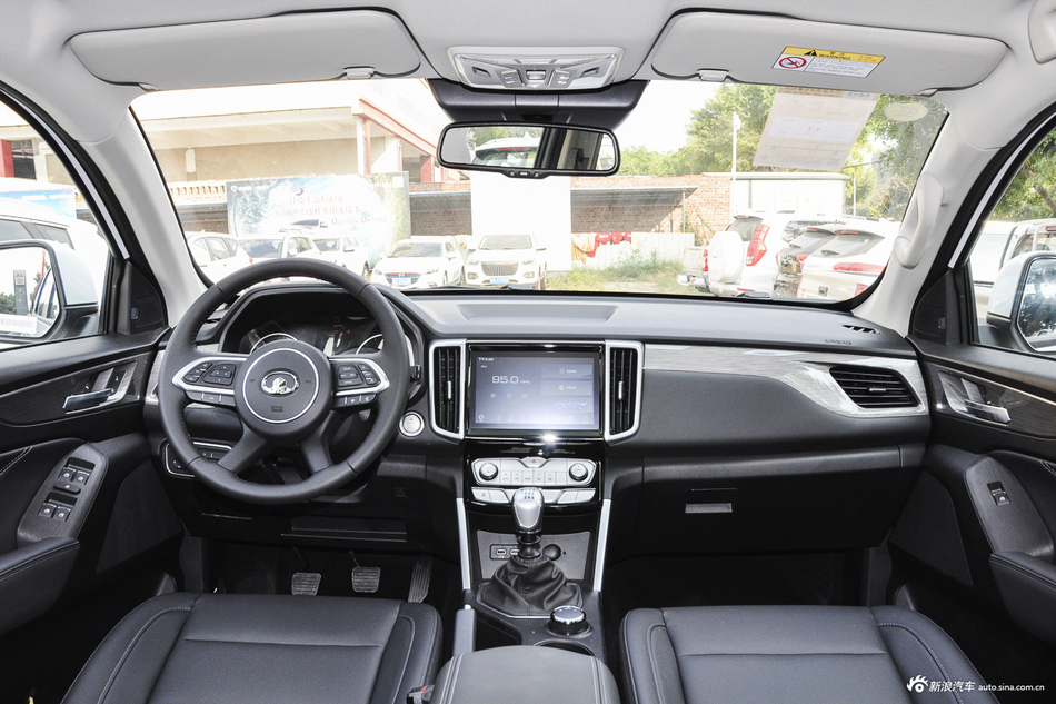 2019款长城炮2.0T手动商用版四驱长箱柴油领航型