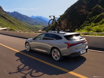 2024款哪吒S猎装 纯电 640 AWD MAX 官图