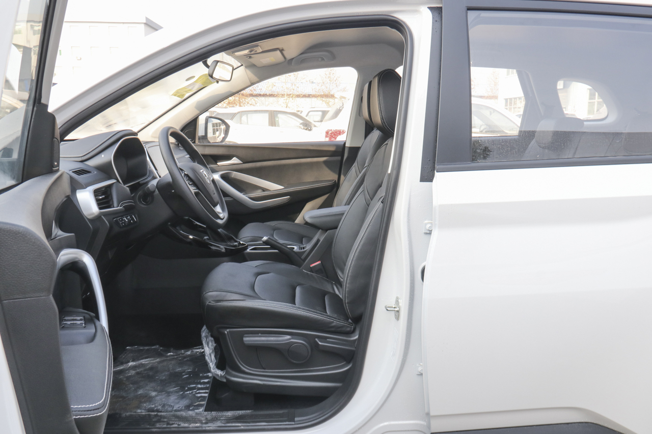 2020款宝骏530 1.5T CVT豪华互联型7座