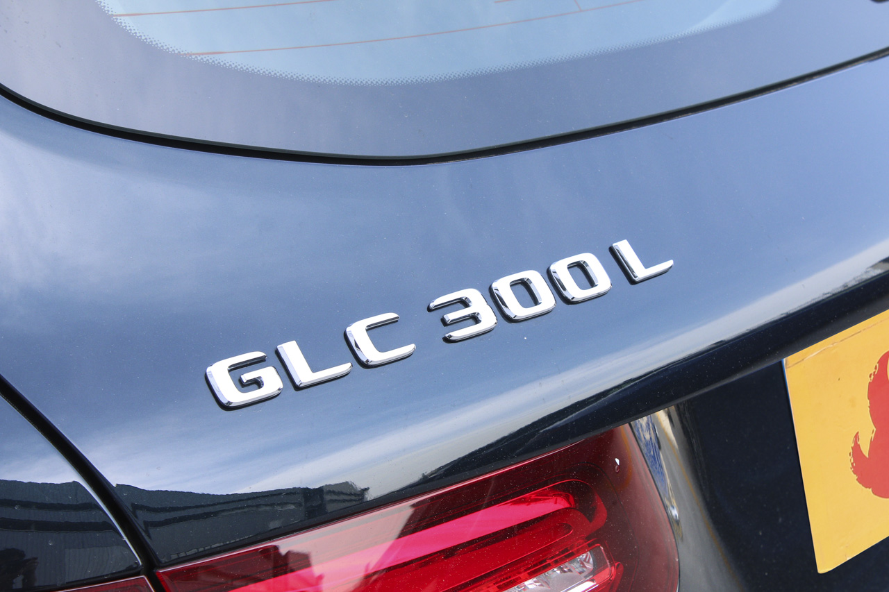 2019款奔驰GLC 2.0T自动300 L 4MATIC动感型