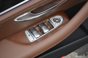 2019款奔驰E级改款2.0T自动运动时尚型300L