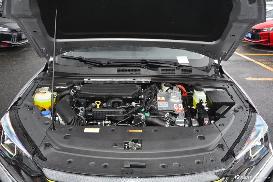 2021款奕炫MAX 1.5T 超能型爸·混动版