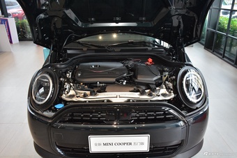 2025款MINI 1.5T COOPER 经典派 五门版