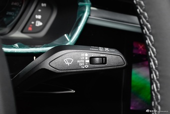 2025款奥迪Q3 45周年典藏版 35TFSI 时尚动感型