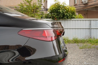 2025款奔驰E级改款 E 300 L 豪华型