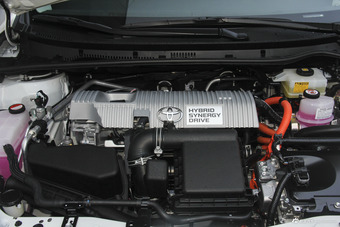 2017款雷凌改款双擎1.8L自动精英版天窗GS国V
