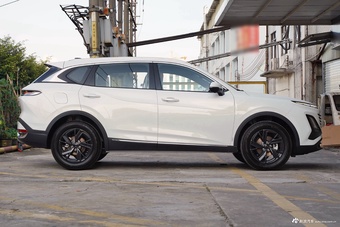 2025款奔腾T90 龙耀版 1.5T 欢享型