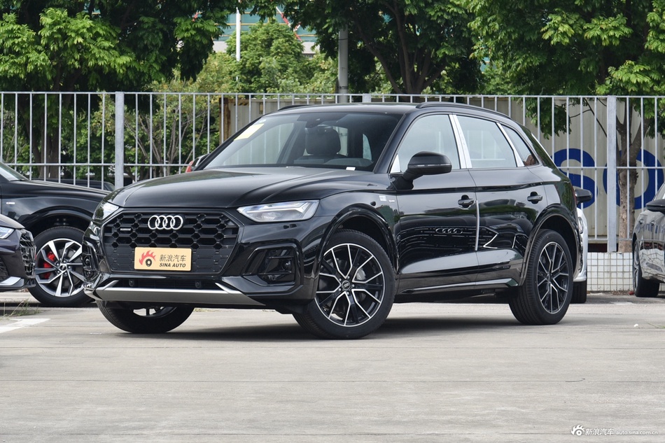 2026款奥迪Q5L 45周年典藏版 40 TFSI 豪华动感型