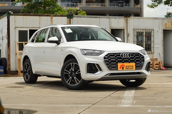 2025款奥迪Q5L 45周年典藏版 40 TFSI 时尚动感型