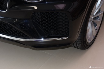 2024款添越 4.0T V8 长轴距版